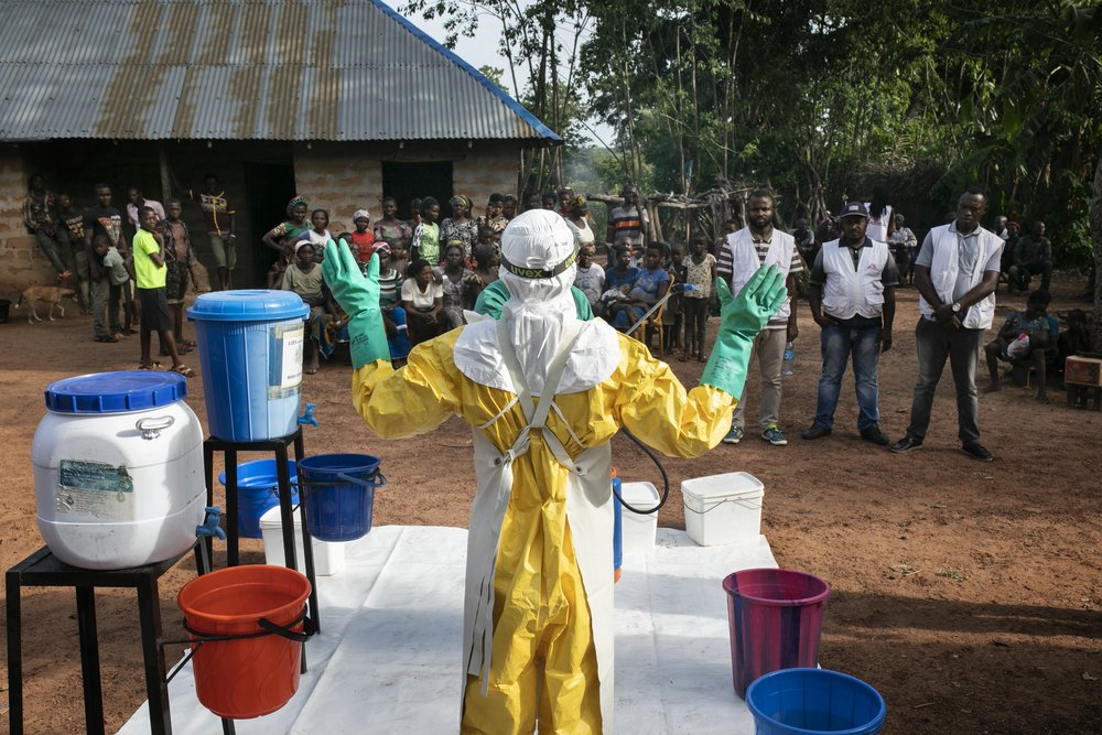 An MSF water and sanitation team arrives in Ndiovu village to disinfect the house of a patient diagnosed with Lassa fever in Abakaliki. Nigeria, May 2019.