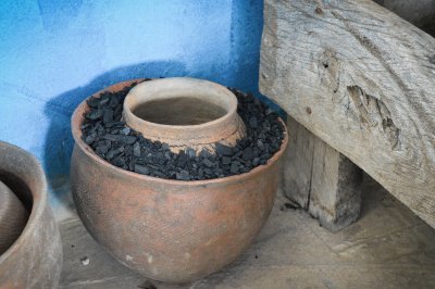 Clay pots with a layer of charcoal can be used to keep insulin at a steady temperature, enabling patients to take a month's supply of insulin home © Musa Mahad/MSF