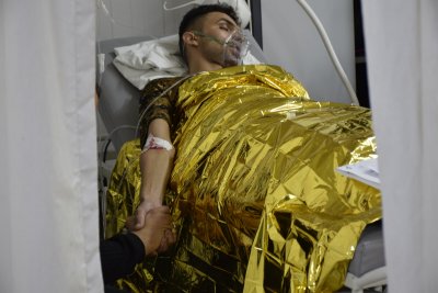 Abdallah arrived at an MSF emergency room in Mosul, Iraq, suffering from a hyperglycaemic crisis - he was stabilised with oxygen and insulin © MSF/Candida Lobes