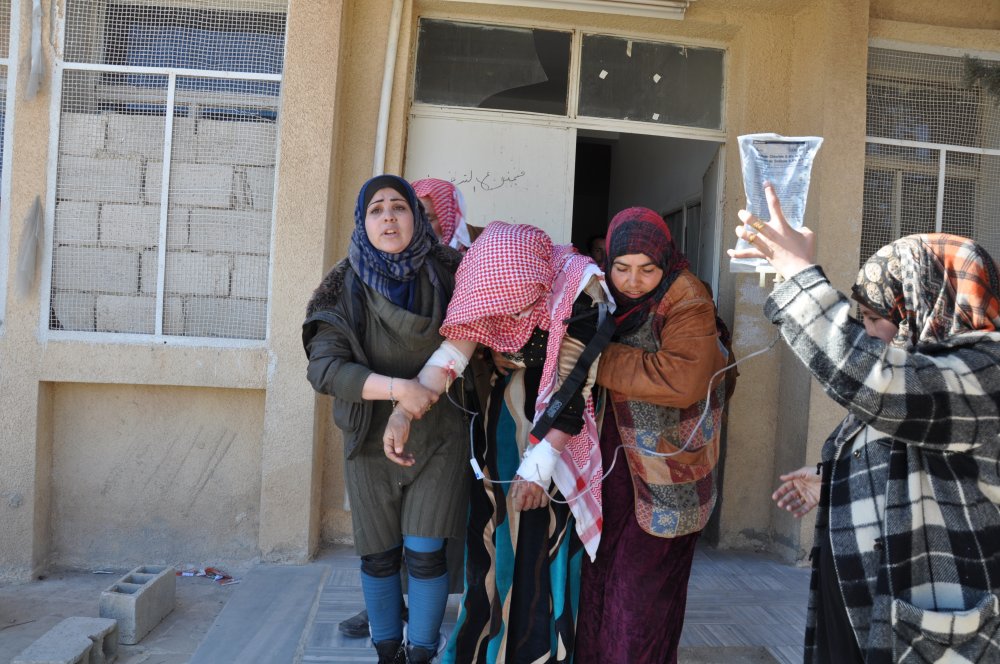 Injured woman at MSF supported health centre in the town of Abu Qualqal