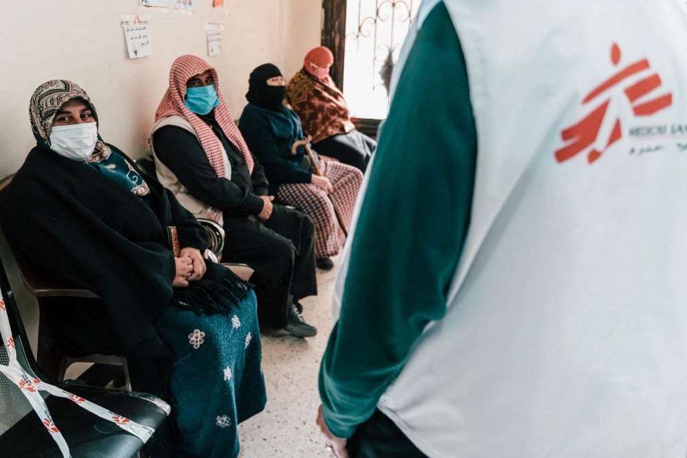 Patients in the waiting room of MSF&#039;s clinic in the Bekaa Valley, where we are witnessing an exponential increase in the number of people approaching us to access our medical services. Lebanon, December, 2020. 
