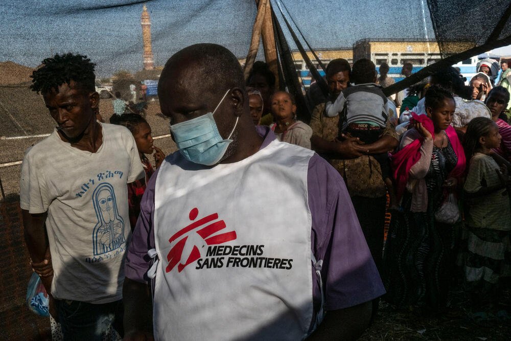 A scene inside the MSF clinic in Um Rakuba camp, Sudan. © Thomas Dworzak/Magnum Photos