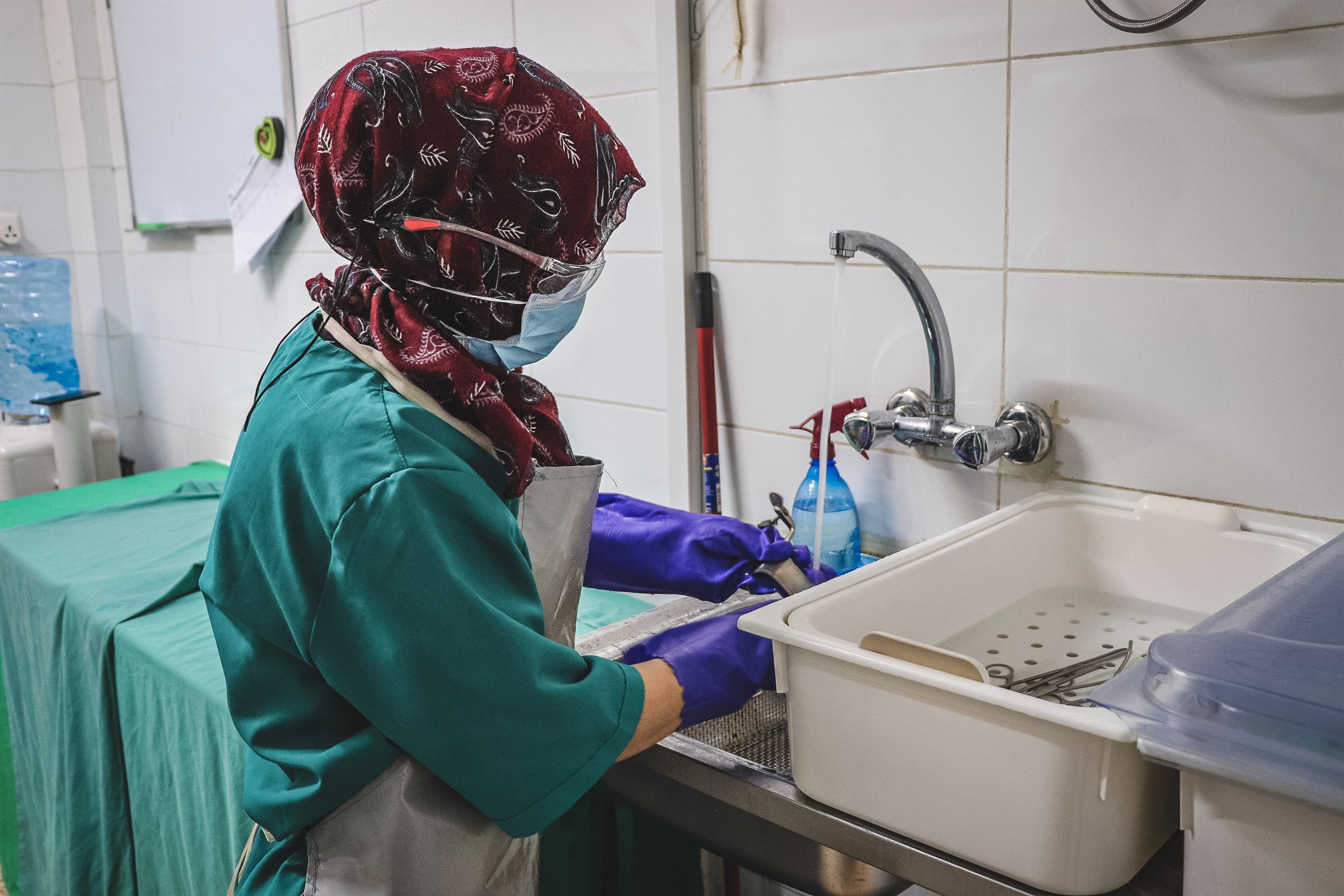A midwife cleans tools needed to perform deliveries. At MSF’s Al Amal maternity, Infection prevention and control (IPC) measures are followed with care. 