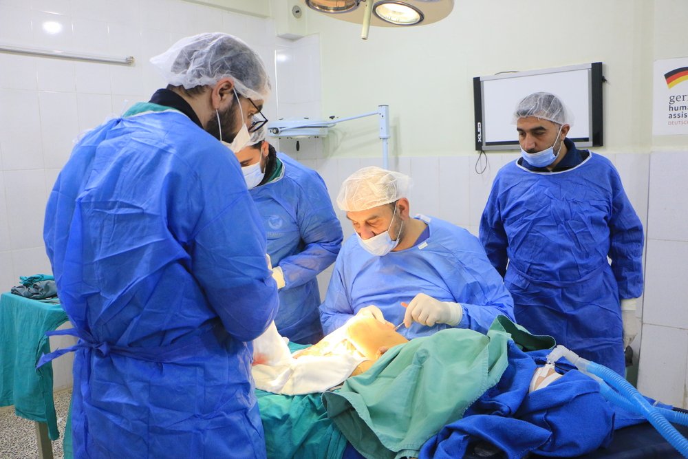 Syrian doctors operate on a patient in a hospital in Atmeh. The equipment for the operating room of this hospital comes from a donation from the MSF team in Atmeh. 