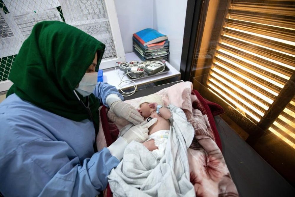 An MSF doctor checks on the vital signs of a newborn girl in the mother and child unit at the hospital in Timergara.