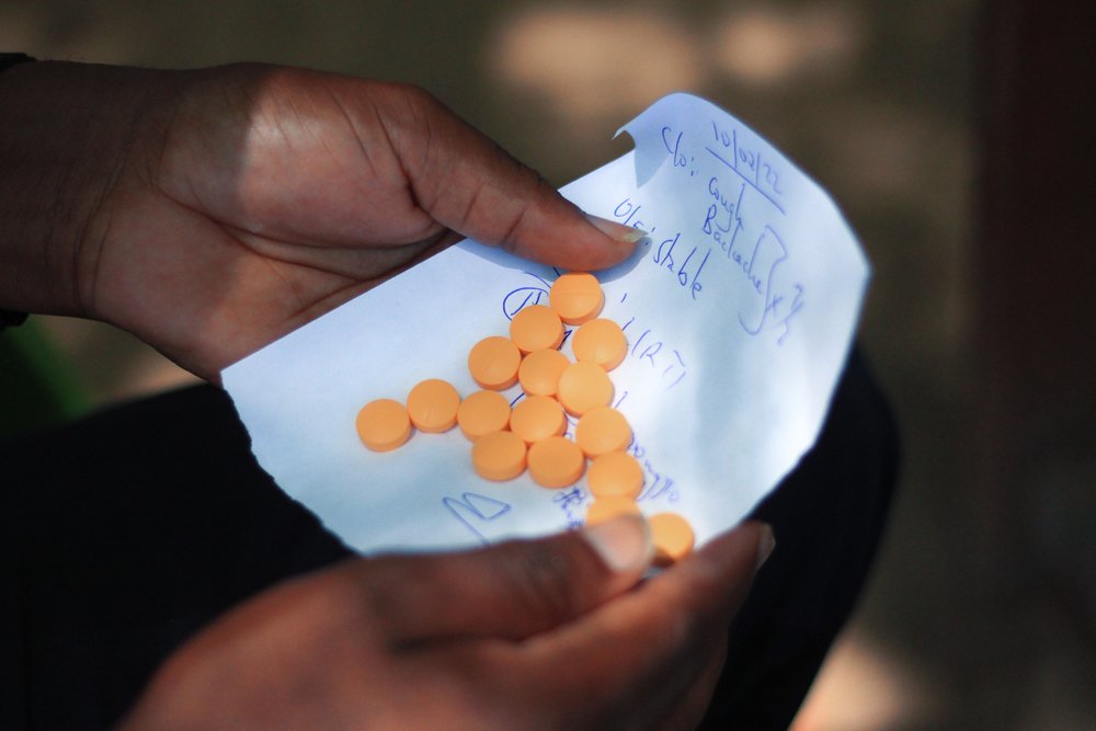 A health worker prepares to dispense the antibiotic Amoxycillin at a mobile clinic at Kampata in Nsanje where MSF is providing technical support to the Ministry of Health by providing drugs. (February, 2022).