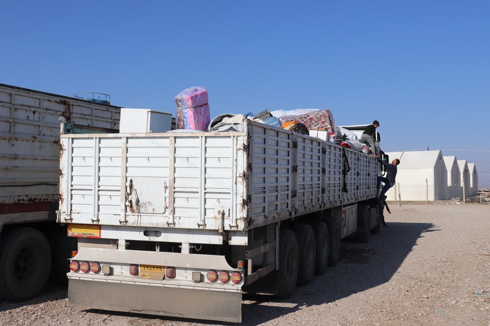 Laylan camp: IDPs are asked to load their belongings on trucks provided by the authorities as part of the camp closure.