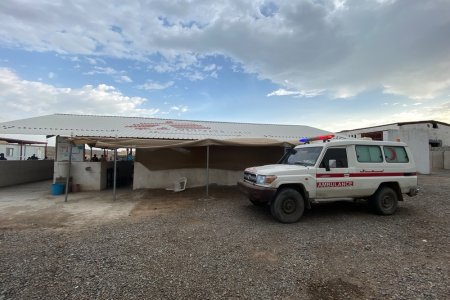 Ambulance on stand-by outside the ER department of the MSF trauma hospital in Mocha. 