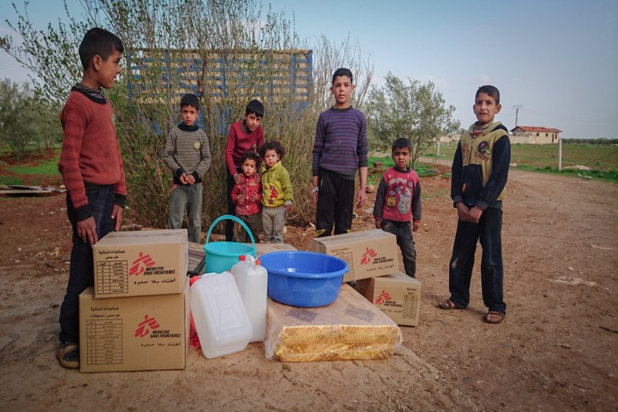 April 2017: Fighting intensifies in southern Syria as opposing forces vie for control of the city of Daraa. After some 30,000 people flee Daraa, MSF organises an emergency distribution of essential relief items to the displaced families.