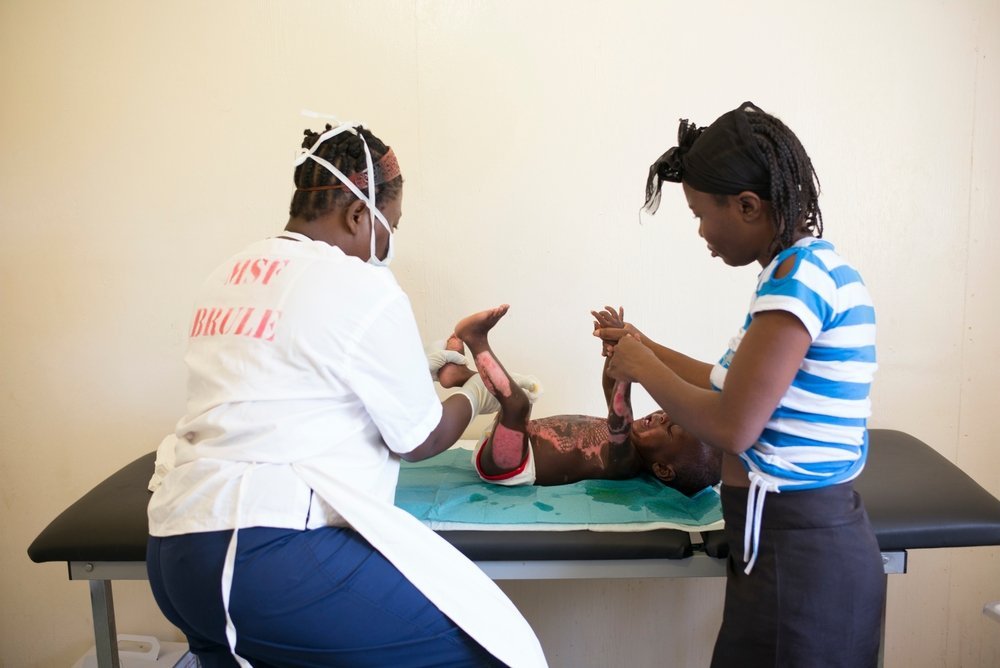 Patient care at Drouillard MSF hospital in the Haitian capital. (May, 2016).