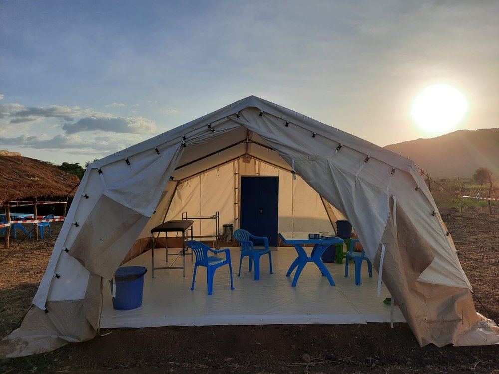 The day before the opening of the MSF facility in Maruwa, everything is set up and ready to welcome the first patients. This tent will be used for adults consultations, before being replaced in the next dry season by a permanent construction.