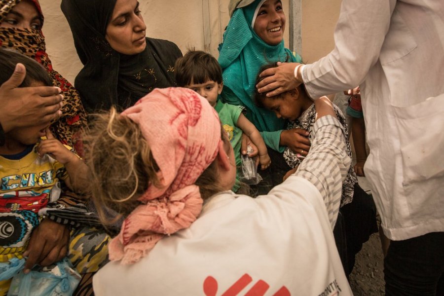August 2017: Ain Issa camp, north of Raqqa, becomes an official transit camp for displaced people. As arrivals to the camp increase, MSF teams distribute relief items including mattresses, blankets and hygiene kits. 