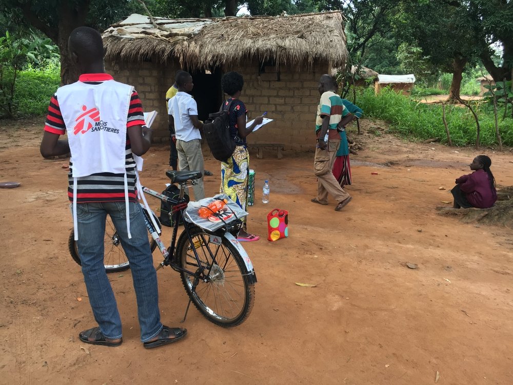 An MSF staff member in Batangafo goes door-to-door to distribute preventative treatment for malaria