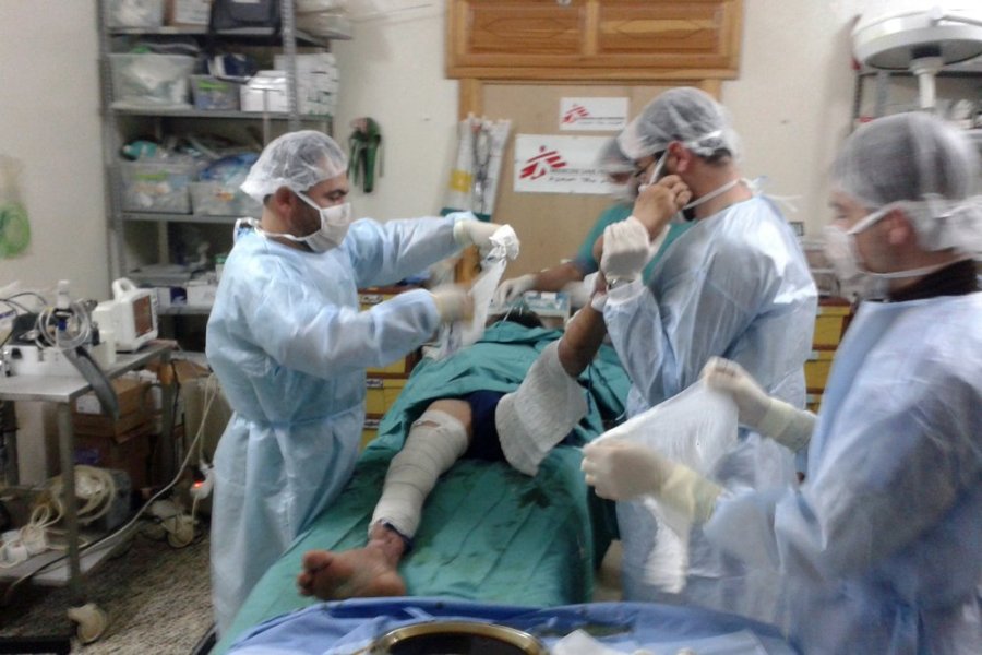 2015: In northern Syria’s Idlib province, MSF set up a 15-bed hospital with an emergency room and a specialist burns unit, providing surgery, skin grafts, dressings, physiotherapy and psychological support.