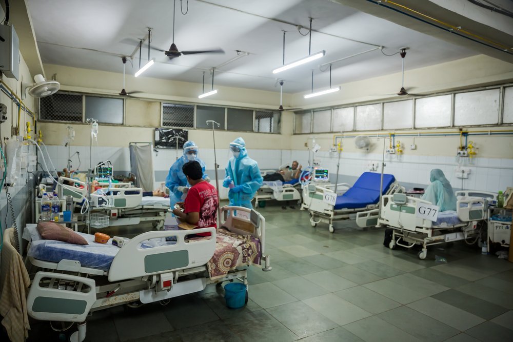 MSF doctors treating patients at COVID-19 health centre in Mumbai. India, August 2020.