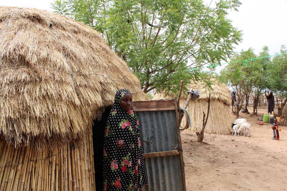 “We had to flee the grazing land and we lost a lot of our cattle. Now I make a living by selling some milk to people in the community”, says Nana who lives in an IDP camp on the edge of Anka.