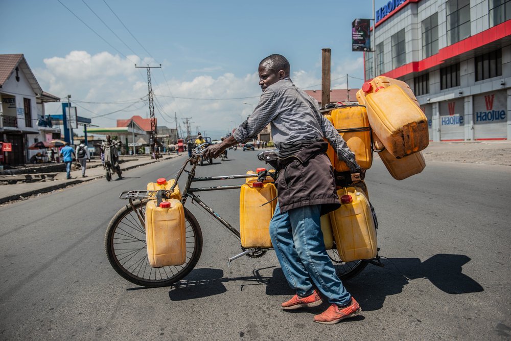&quot;To avoid making the population suffer even more or making them sick, we do not sell water from the lake but that from the tap&quot; - Jean-Claude Bazibuhe