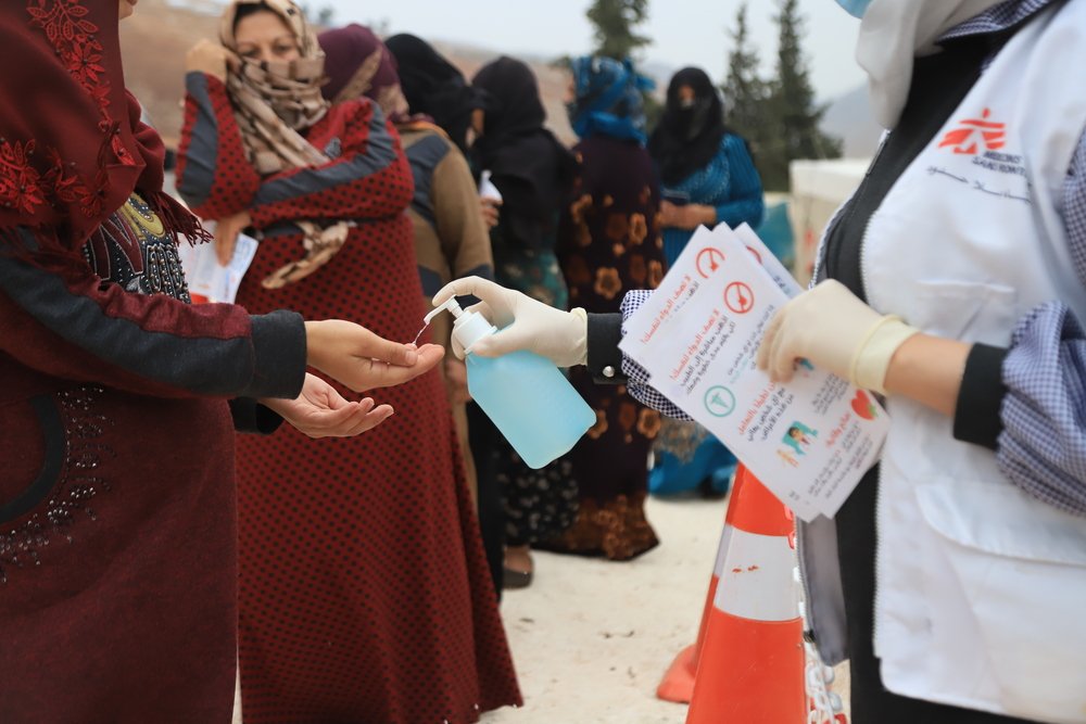 The MSF Health Promotion team spreads health awareness messages about common winter diseases, assesses people’s health needs, and informs them about MSF’s mobile clinic services.