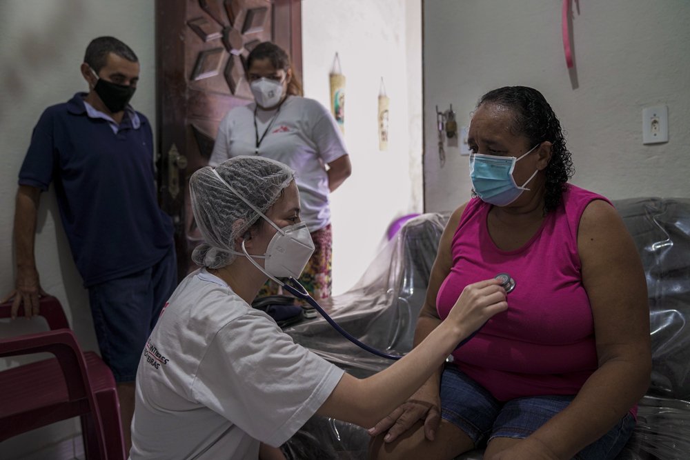 MSF&#039;s medical team visited Ana and Marcos de Oliveira at their home in the Grande Bom Jardim territory, Fortaleza, a few days after they tested positive for COVID-19 in one of our mobile clinics.
