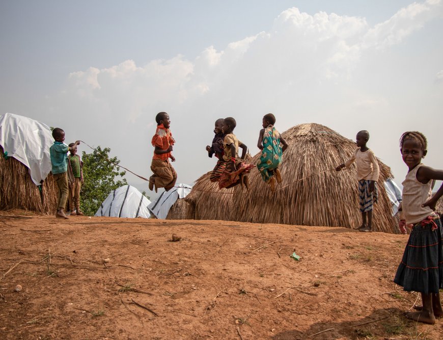Children playing with skipping rope at the Kambe IDP site. (January, 2020).
