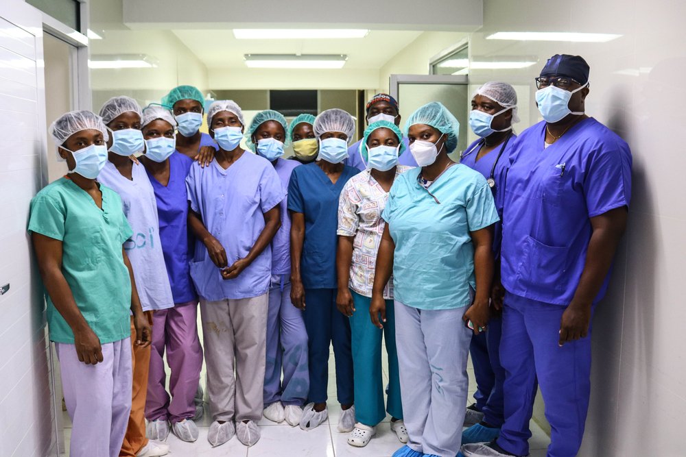 A medical team, including two surgeons and an operating room nurse, was able to travel to Jérémie on August 15 and began working in St. Antoine’s hospital, completing 10 surgeries on 16 and 17 of August.