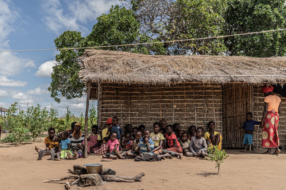 This family who escaped armed attacks in Mucojo are now living on borrowed land outside Montepuez. There are dozens of children some of whose mothers are now in hospital. Their grandmother spoke of the family having to live off of 1 ladle of rice a day.