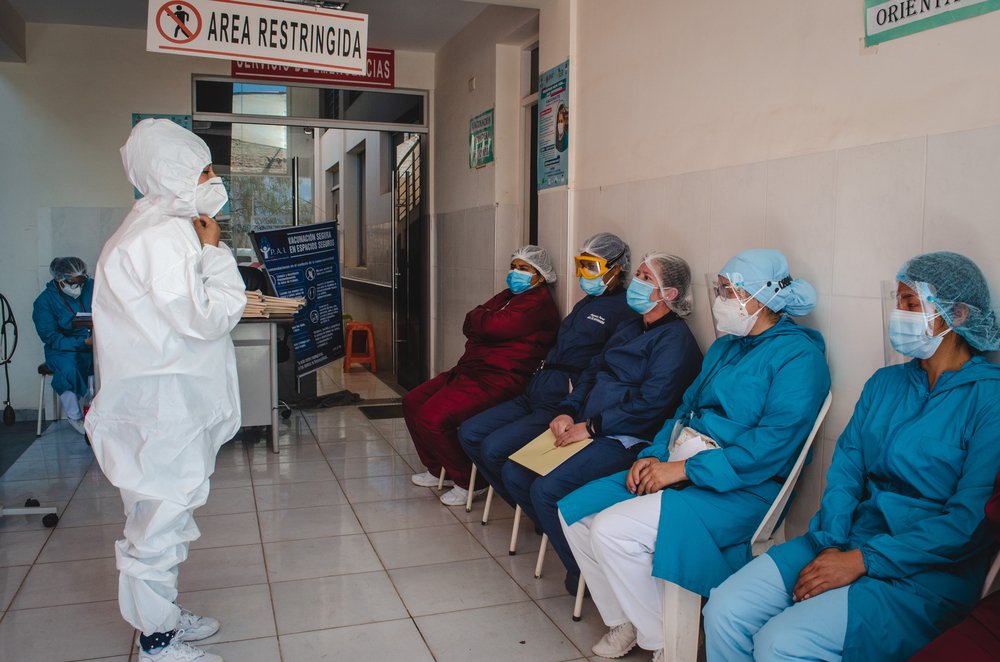 MSF teams explaining prevention and infection control measures to local health workers in Cochabamba (maybe you can add the specific district health structure). (August, 2021). 