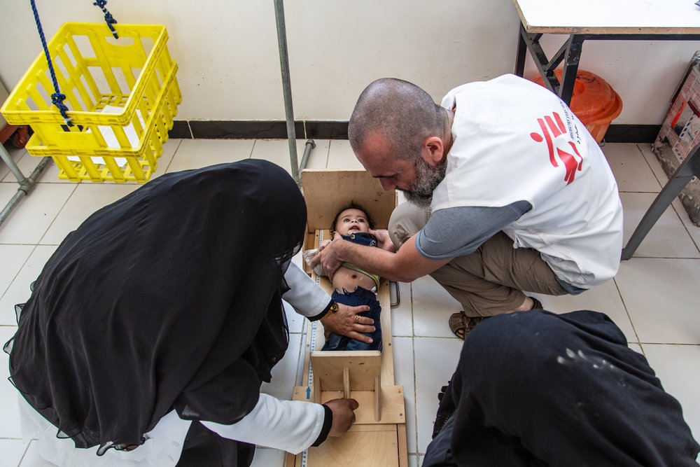 Yemen, Saada governorate, Haydan hospital, 20 April 2019 - Dr Scaini is measuring Ali, 4 months olf, who suffers from diarrhea. MSF has been working in Haydan since 2015.