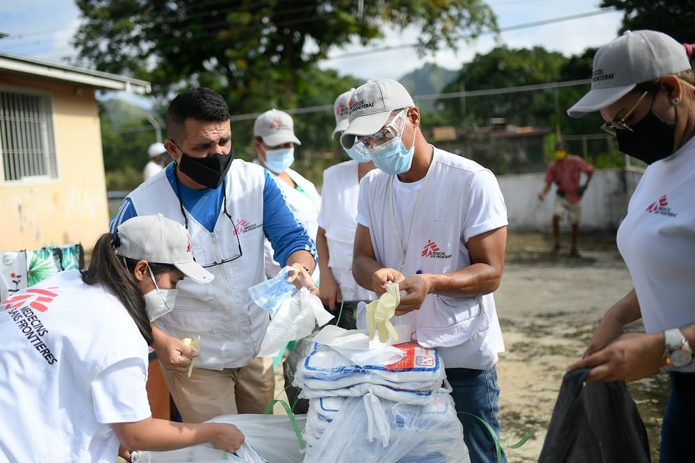 MSF teams prepare to distribute mosquito nets during a health fair focusing on malaria prevention in vulnerable communities in Anzoátegui state, Venezuela.