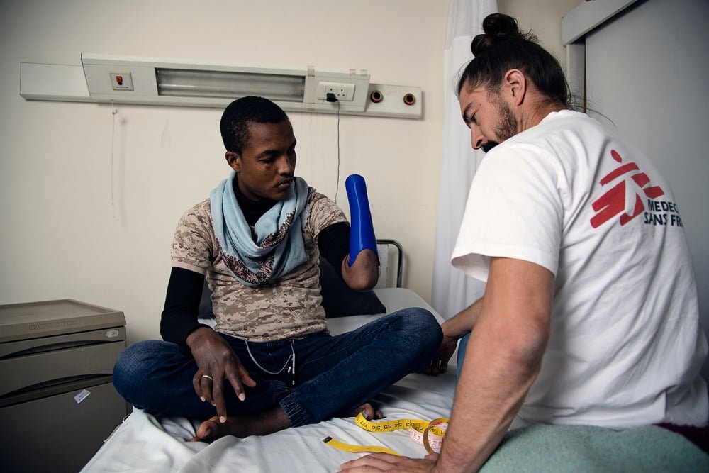 Abdallah, 21, was shot in the upper limbs during a bombing in Yemen in 2017.  In order to facilitate the autonomous placement of his prosthesis, the team has developed a socket that remains below the elbow.