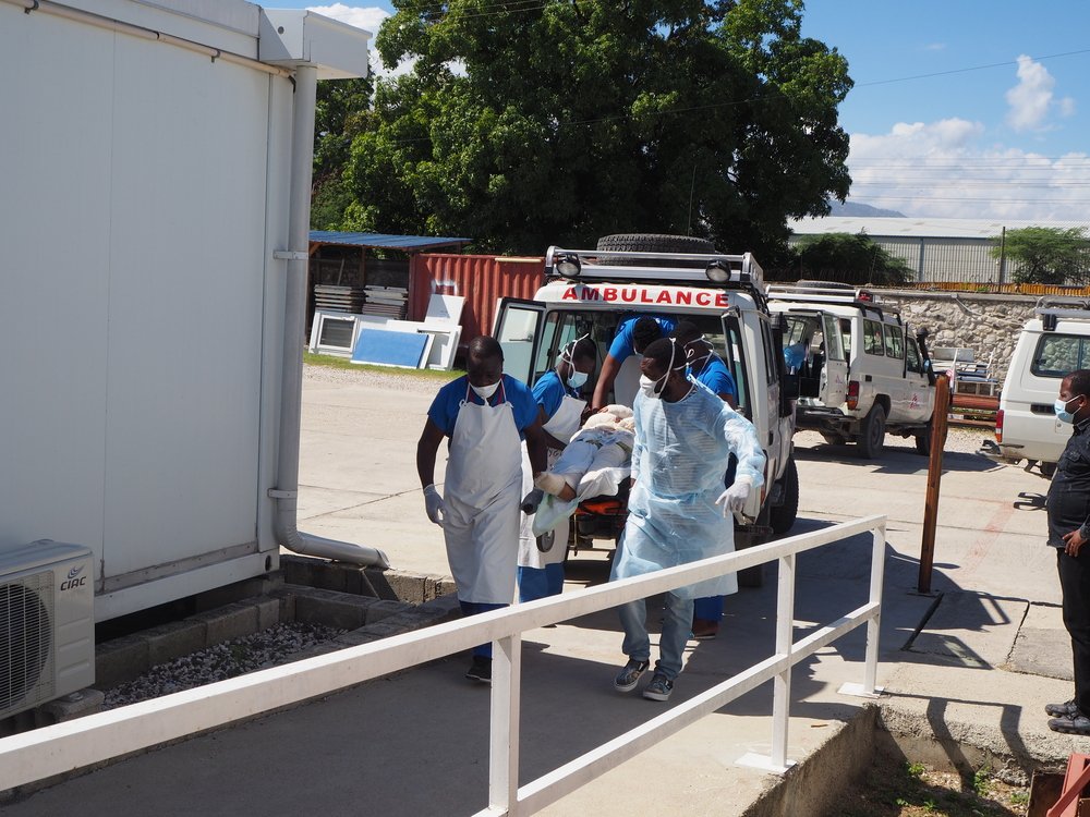 Violent clashes between gang members took place on February 23 around a MSF burn care hospital in the neighborhood of Drouillard, Port-au-Prince, Haiti, forcing the staff to transfer 21 hospital patients to MSF's trauma hospital in Tabarre. 