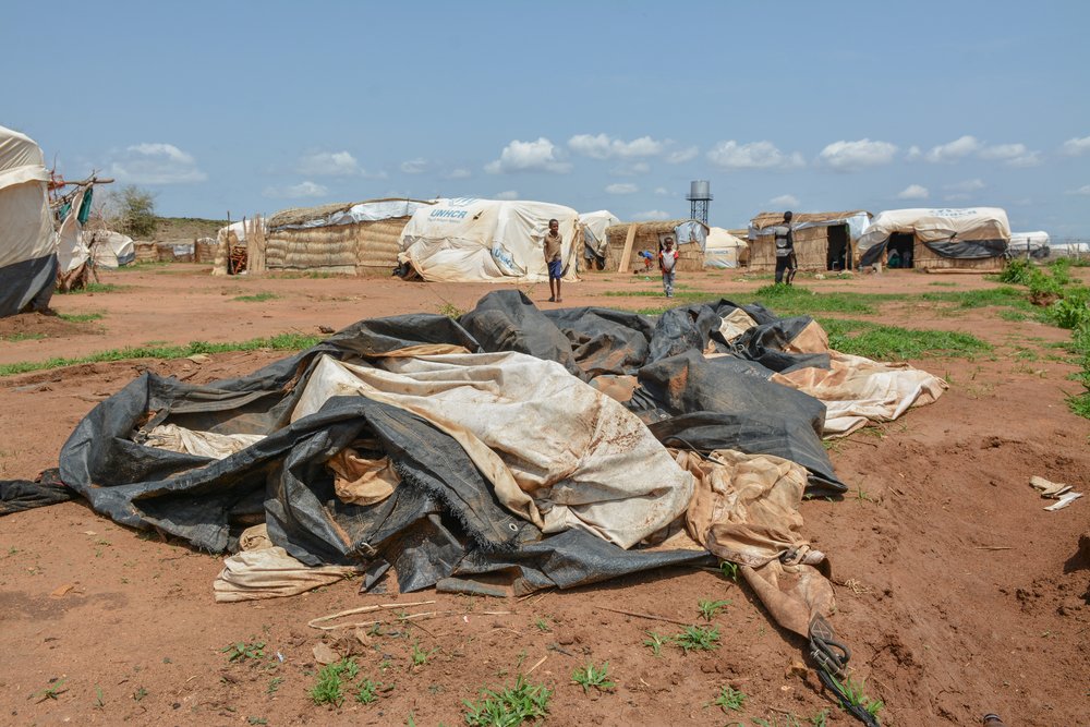 Heavy wind and rain have destroyed a number of shelters across Umm Rakouba and Tanideba. These storms also ruined peoples stored food and caused flooding of or destruction of latrines.