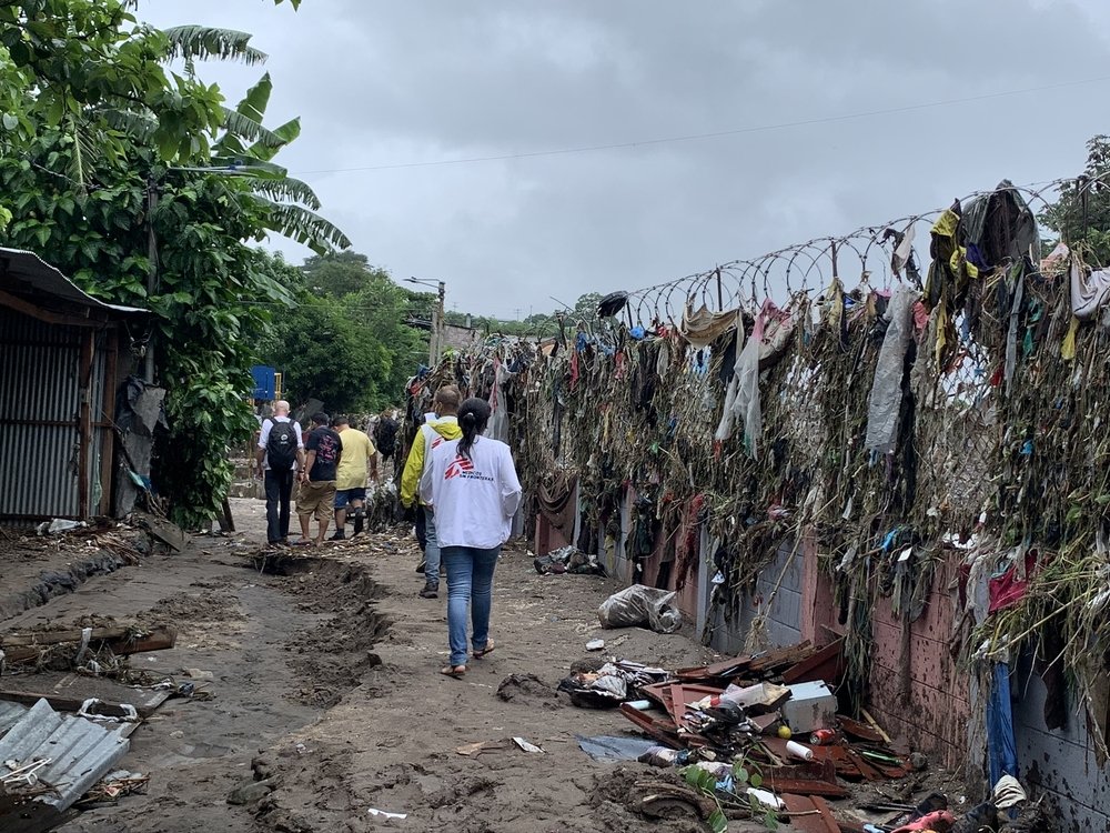 MSF team walks through the rubble to talk to neighbours to monitor the health needs of the inhabitants of Comunidad El Granjero 