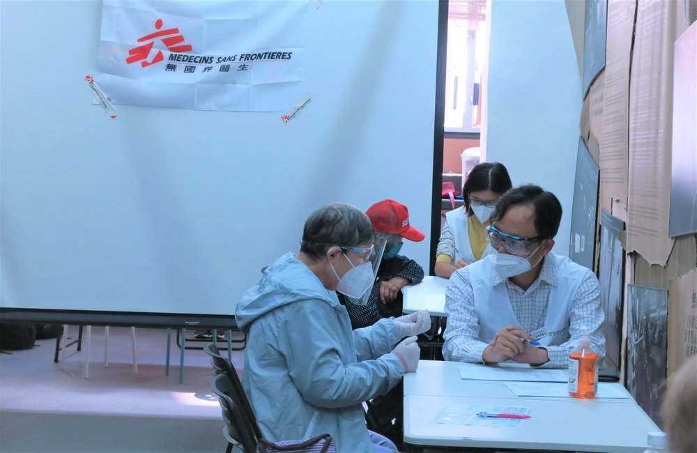 MSF collaborates with local NGOs to support vulnerable groups during the Omicron wave in Hong Kong. (March, 2022)