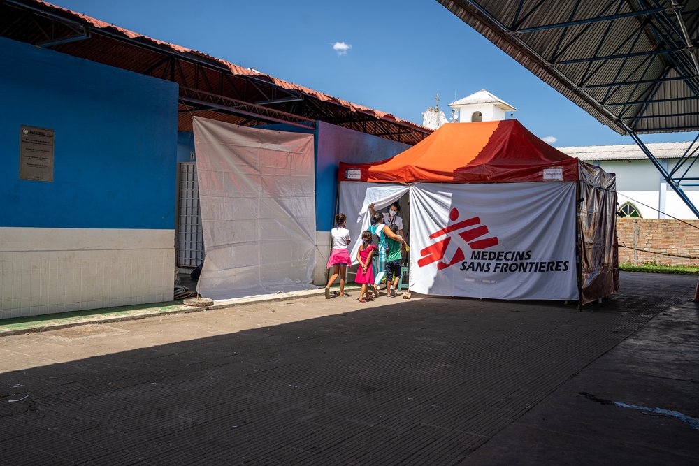 MSF doctor Nadia greets patients before a general health consultation at an MSF mobile clinic in Pacaraima, Brazil. (November, 2021).