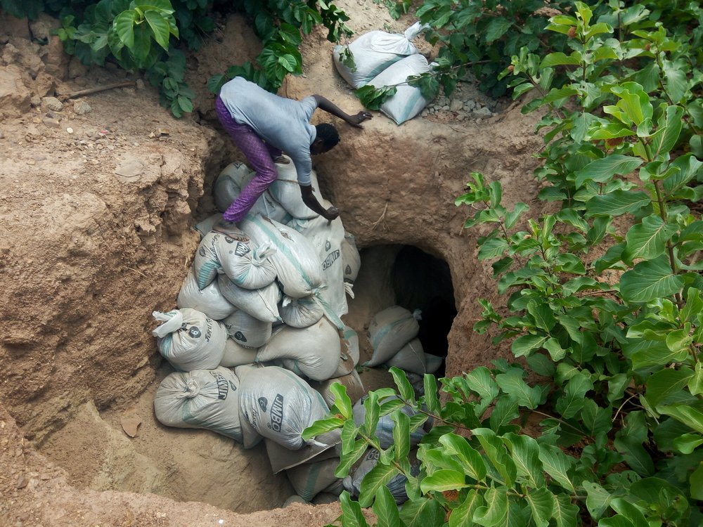 Community members remove lead-contaminated soil. Zamfara, Nigeria. (April, 2018).