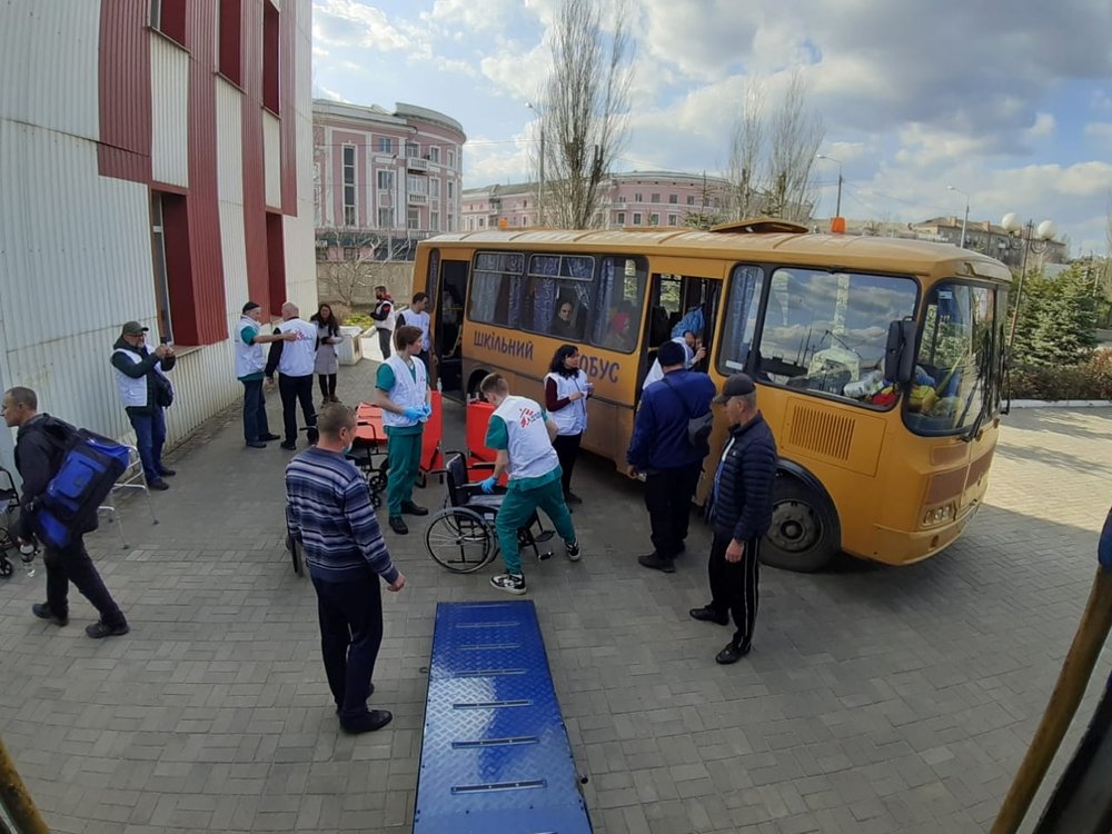 MSF’s third medical train referral in Ukraine admitting patients in Kramatorsk. (April, 2022).
