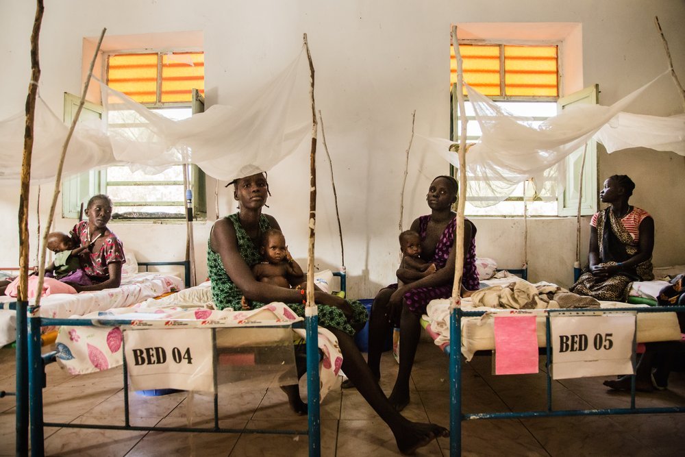Women sit with their children in the paediatric ward of MSF´s hospital in Ulang, in northeastern South Sudan.
