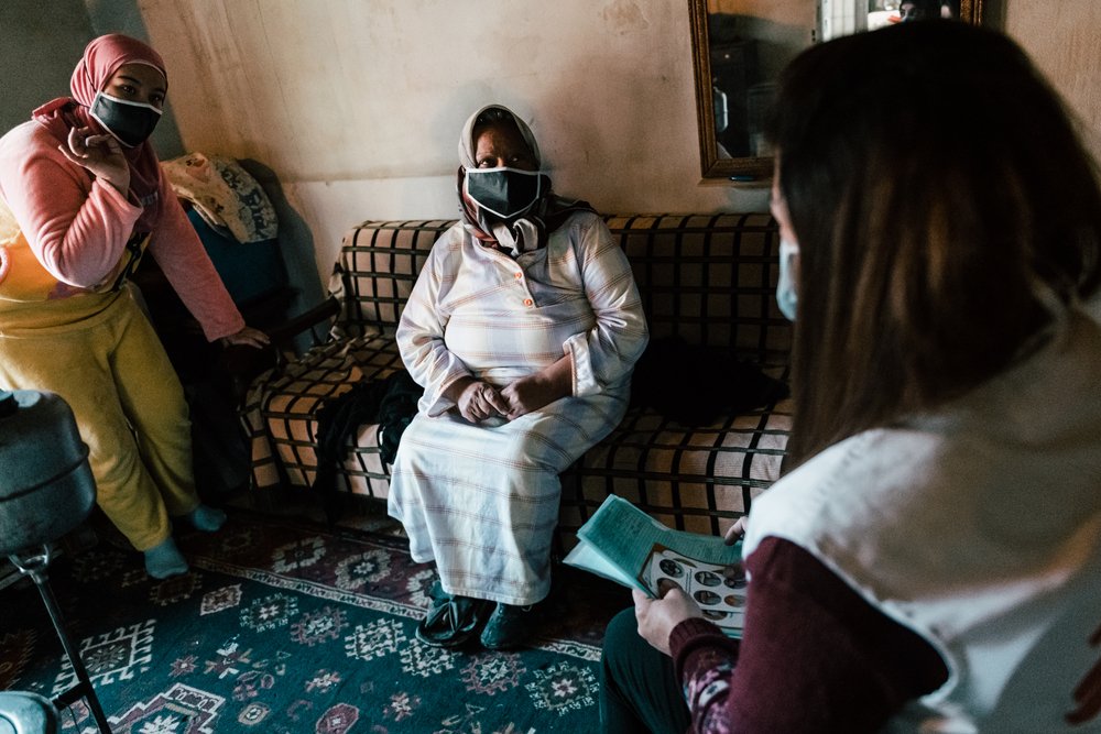 The MSF team is visiting Fatima at her place to check on her health. For this 58-year-old Lebanese woman, who suffers from severe complications due to diabetes, making it through each day has become a real challenge.