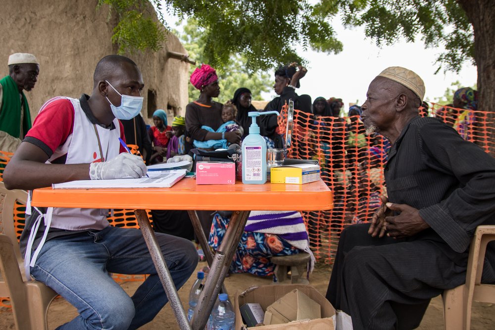 An elderly man receives a consultation at MSF’s medical facility in central Mali, where people fled in search of refuge because of deadly attacks on villages.