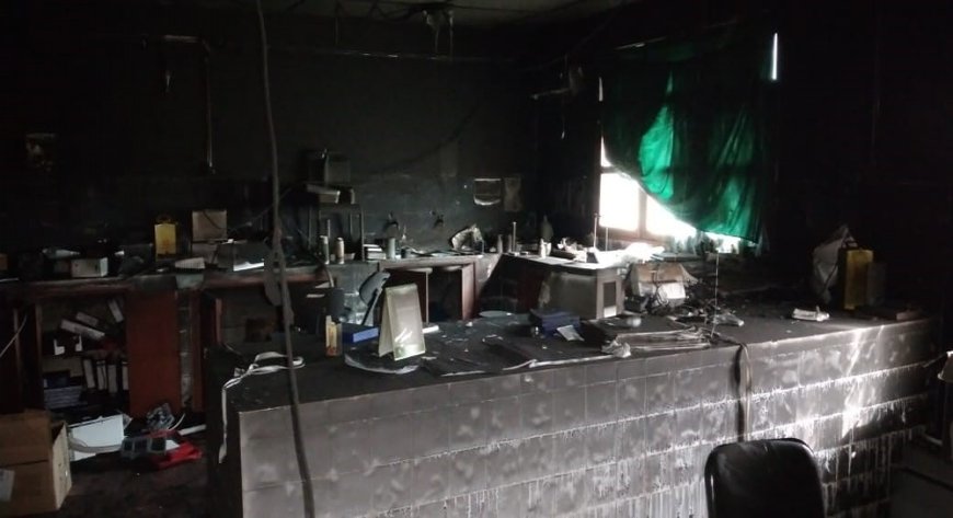 During the May 28 insurgent attack, the lab and health center that MSF supported were pillaged and burned.  Following the destruction caused by Cyclone Kenneth in April 2019, MSF helped rebuild and renovate the Macomia Health Center and Medical Lab.
