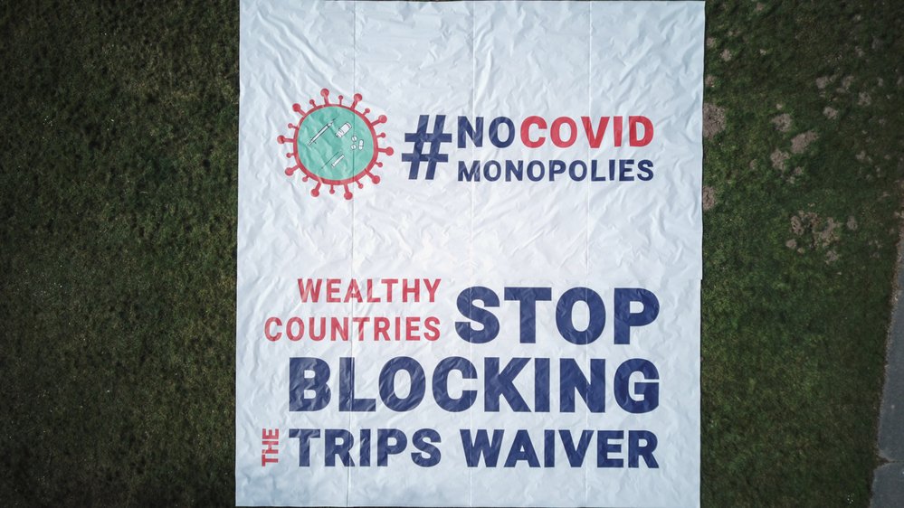 Aerial view of the banner deployed by MSF in front of the World Trade Organization (WTO) in Geneva calling on certain governments to stop blocking the landmark waiver proposal on intellectual property (IP) during the pandemic. (March, 2021).