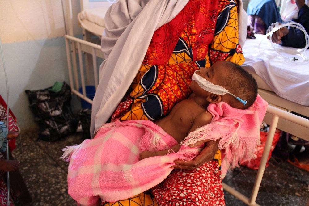 A child is put on oxygen support in the high dependency malnutrition unit in Anka General Hospital run by MSF