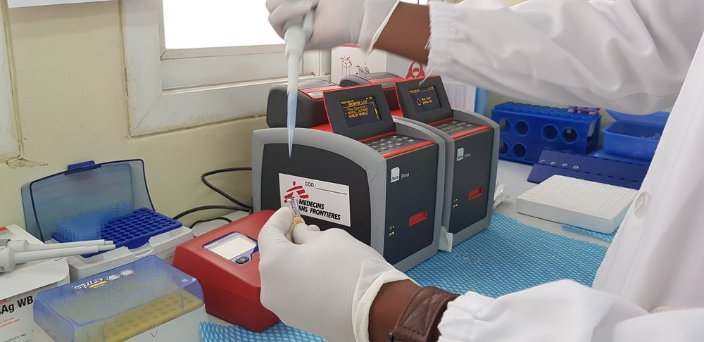 Laboratory Technicians during the sample analyses. JMH.Maputo. (February 2020).