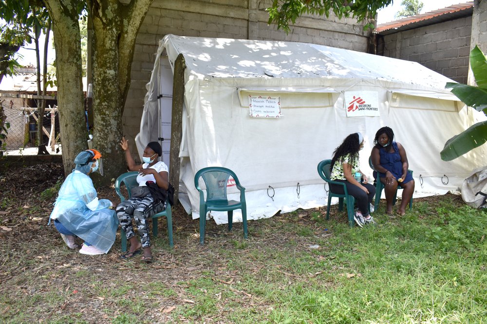 Pregnant migrants from Haiti are cared for by members of MSF’s mobile team during their stay in Trojes, in El Paraíso department, Honduras.