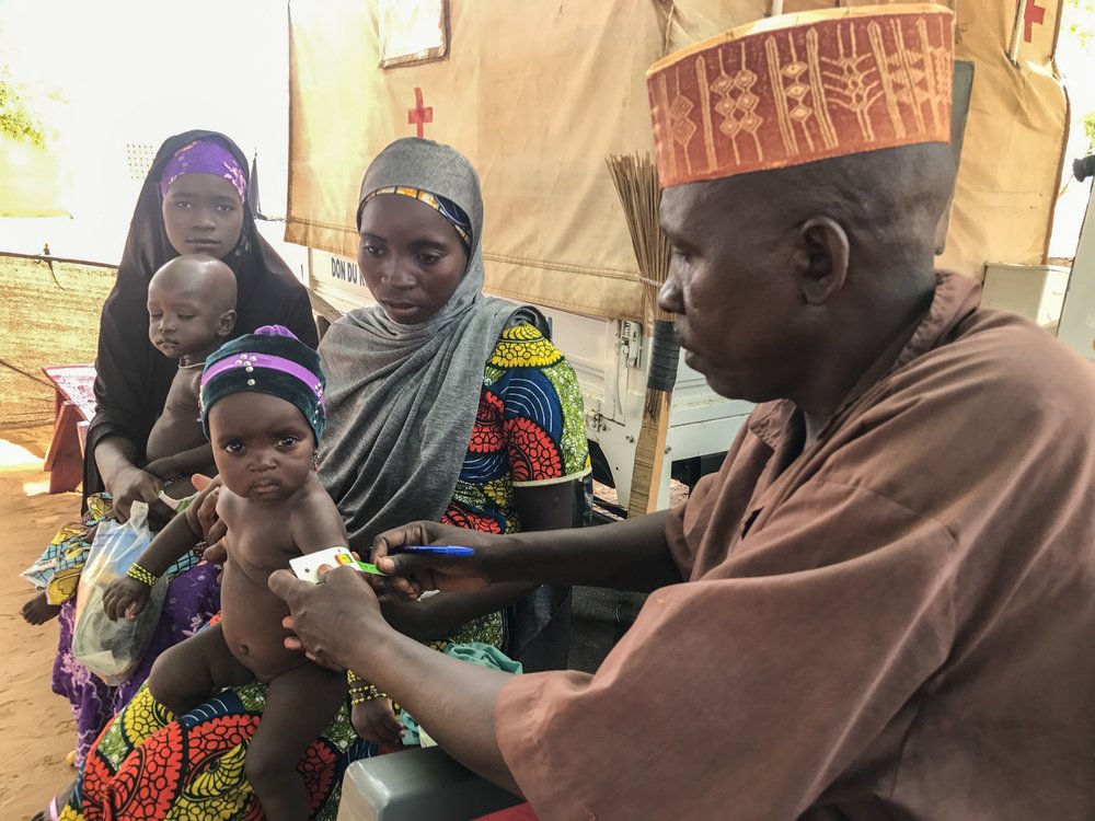 Every child visiting the health centre of Tinkim is screened for malnutrition at the triage area. To that end, our team members use red, yellow and green tapes that measure the Mid-Upper Arm Circumference (MUAC) and help determine the status of the patien