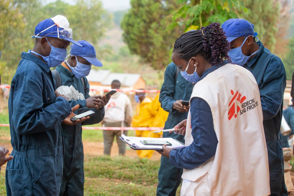 MSF supervisor Jeanine Arakaza is following one of the teams in charge of spraying houses against mosquitoes on the Ruyaga hill, Kinyinya health district..