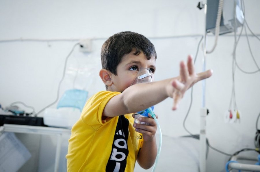 August 2013: Medical teams in three MSF-supported hospitals in Damascus province admit 3,600 patients displaying neurotoxic symptoms in less than three hours. The use of neurotoxic agents constitutes a violation of international humanitarian law.