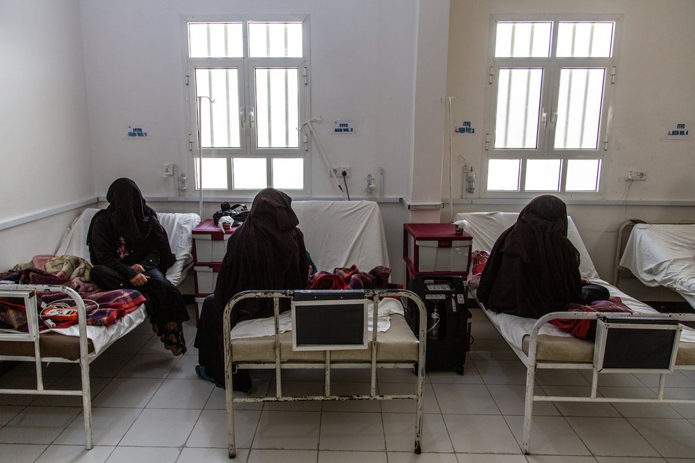 Yemen, Saada governorate, Haydan hospital, 20 April 2019 - Mothers and their children inside the ITFC of Haydan. MSF has been working in Haydan since 2015. 