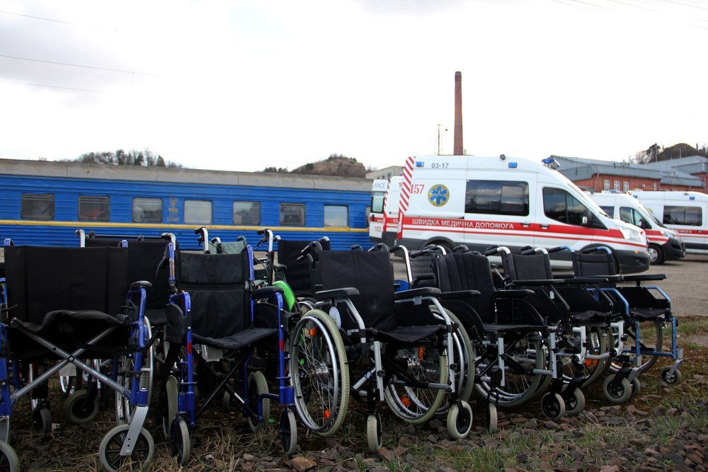 MSF, in cooperation with the Ukrainian railways and the Ministry of Health, has just completed a new medical train referral of 48 patients, coming from hospitals close to frontlines in the war-affected east of the country. (April 2022). 